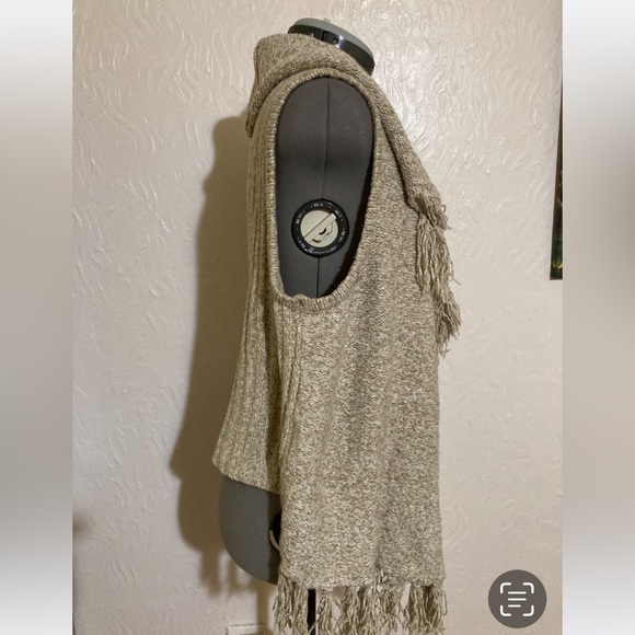 Kensie sleeveless fringe cream/tan knit cardigan size M - Picture 3 of 10